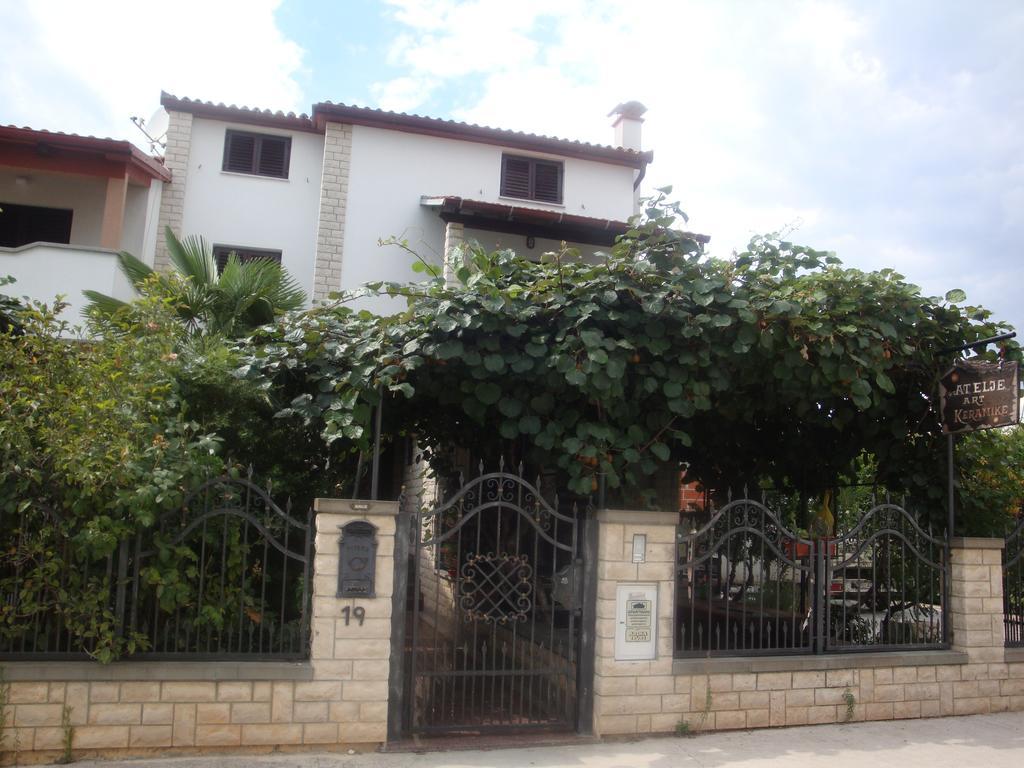 Apartments Sasha Пула Екстериор снимка