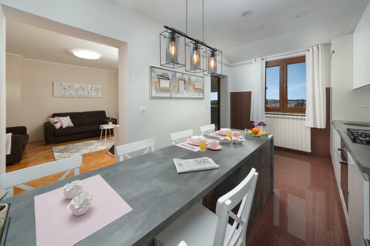 Apartments Sasha Пула Екстериор снимка